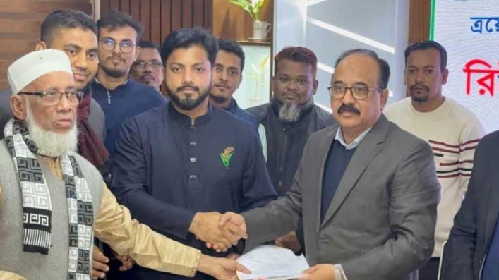 ঢাকা–৬ আসনে মনোনয়ন দাখিল, নির্বাচন নিয়ে আশাবাদ প্রকাশ করলেন ইশরাক